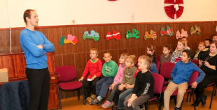 Oskars Bārtulis un Georgijs Pujacs apmeklē Liepājas internātpamatskolu