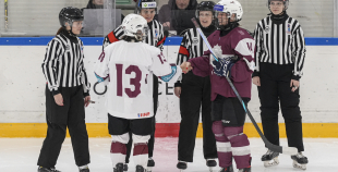 LAT U18 meiteņu hokeja izlase - LAT sieviešu klubu izlase