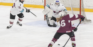 LAT U18 meiteņu hokeja izlase - LAT sieviešu klubu izlase