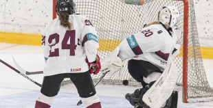 LAT U18 meiteņu hokeja izlase - LAT sieviešu klubu izlase