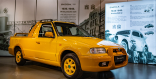 “Škoda 130 gadi” izstādē redzama arī 2021. gada PČ hokeja čempionāta elektroauto