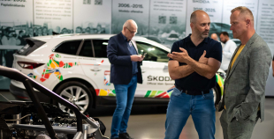 “Škoda 130 gadi” izstādē redzama arī 2021. gada PČ hokeja čempionāta elektroauto