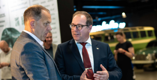 “Škoda 130 gadi” izstādē redzama arī 2021. gada PČ hokeja čempionāta elektroauto