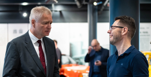 “Škoda 130 gadi” izstādē redzama arī 2021. gada PČ hokeja čempionāta elektroauto