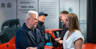 “Škoda 130 gadi” izstādē redzama arī 2021. gada PČ hokeja čempionāta elektroauto