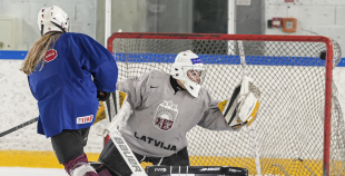 Latvijas U18 meiteņu hokeja izlases treniņš