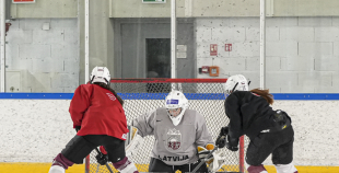 Latvijas U18 meiteņu hokeja izlases treniņš