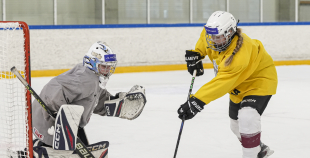 Latvijas U18 meiteņu hokeja izlases treniņš