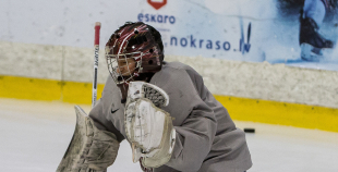 Latvijas U-20 nacionālās izlases kandidāti aizvada pirmo ledus treniņu