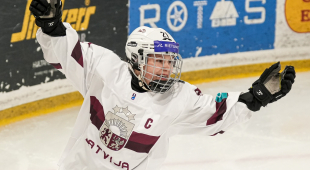 Latvijas nacionālā sieviešu hokeja izlase pirmajā spēlē izcīna uzvaru pār Poliju