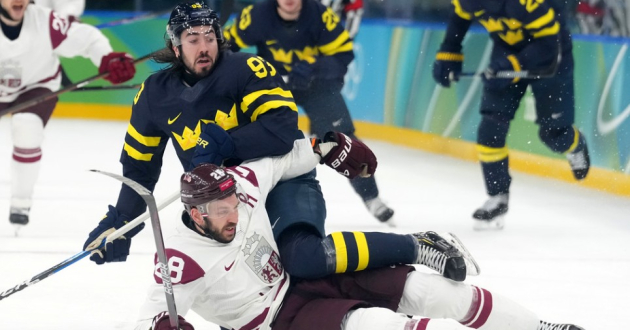 Latvija olimpisko hokeja turnīru Milānā noslēdz ar zaudējumu Zviedrijai