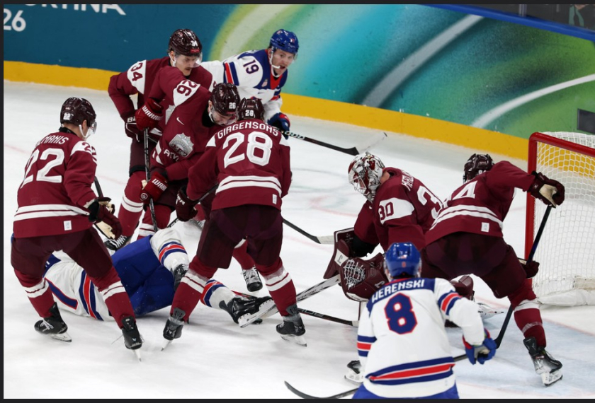 Latvija olimpisko hokeja turnīru Milānā sāk ar zaudējumu ASV