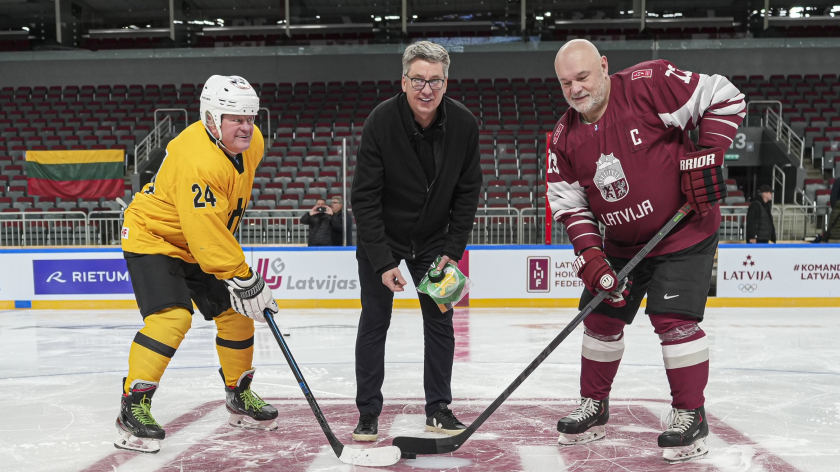 Latvijas veterānu izlase “Xiaomi Arēnā” aizvada spēli pret Lietuvas veterāniem