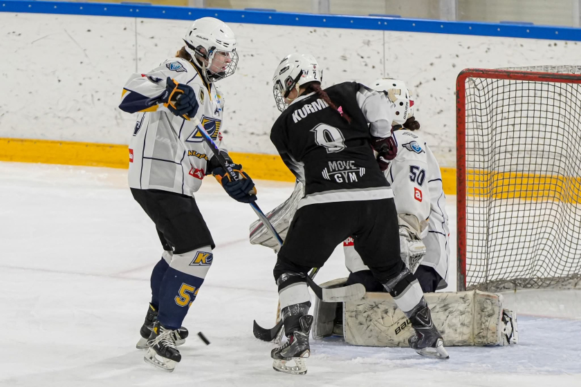 Nedēļas nogalē norisinās Vispasaules meiteņu hokeja spēle