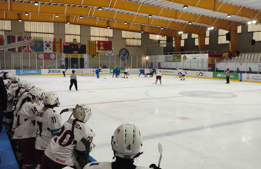 Sieviešu izlase pasaules čempionātu sāk ar uzvaru