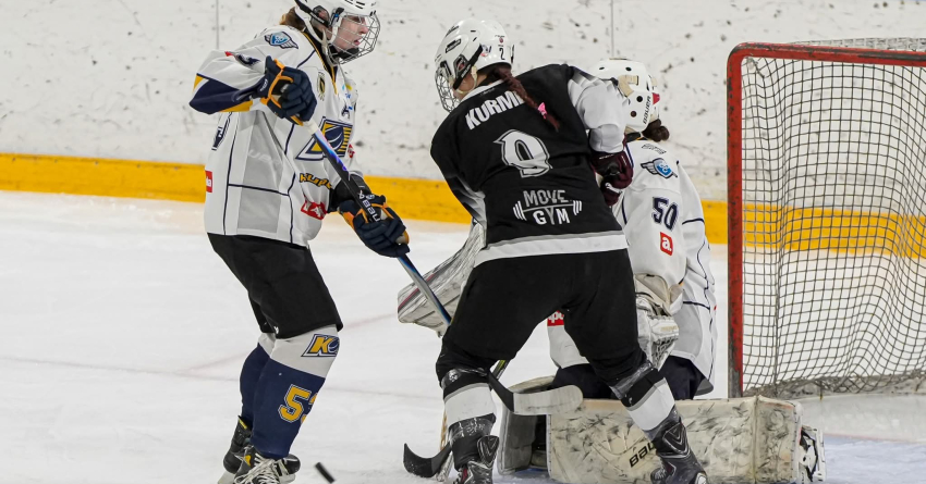 Nedēļas nogalē norisinās Vispasaules meiteņu hokeja spēle